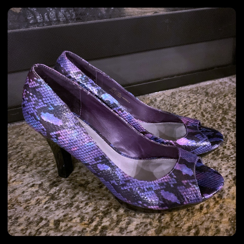 Fergalicius snakeskin heels size 8.5